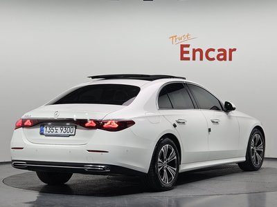 MERCEDES-BENZ E-CLASS - 4