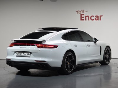 PORSCHE PANAMERA - 3