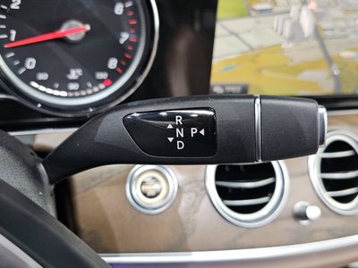 MERCEDES-BENZ E-CLASS - 9