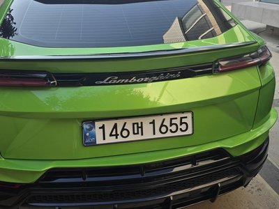 LAMBORGHINI URUS - 4