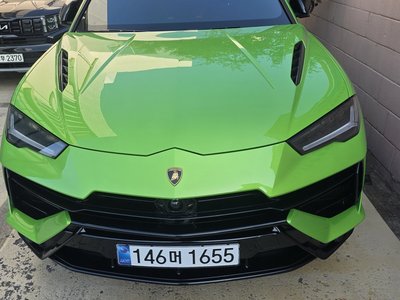 LAMBORGHINI URUS - 1