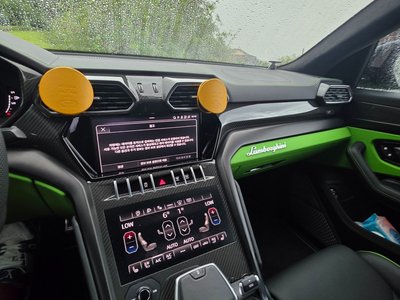 LAMBORGHINI URUS - 10