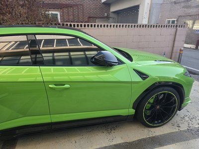 LAMBORGHINI URUS - 6