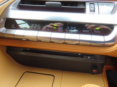 صورة مصغرة 76 لـ 2023 Lexus LC CONVERTIBLE