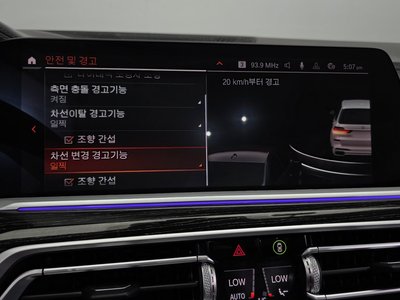 2021 BMW X7 thumbnail 23
