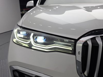 2021 BMW X7 photo 9