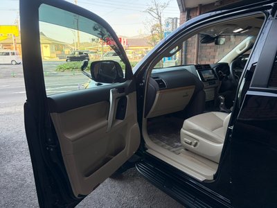 TOYOTA LAND CRUISER PRADO - 10