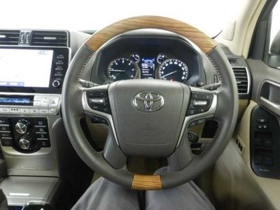 TOYOTA LAND CRUISER PRADO - 8