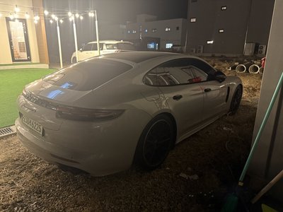 PORSCHE PANAMERA - 4