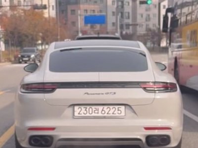 PORSCHE PANAMERA - 3