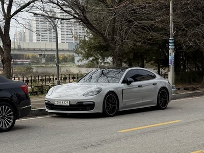 PORSCHE PANAMERA - 1
