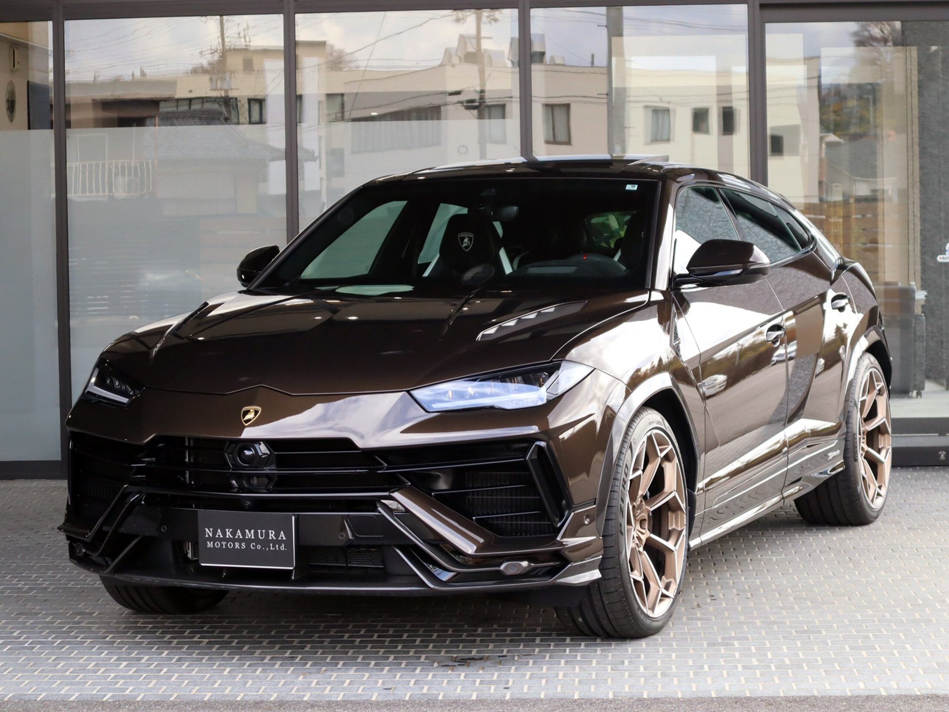 LAMBORGHINI URUS - View 1