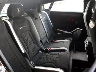 LAMBORGHINI URUS - 5