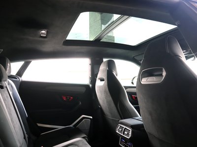 LAMBORGHINI URUS - 6