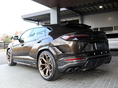 LAMBORGHINI URUS - 2