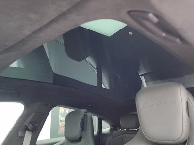 2021 Porsche TAYCAN — миниатюра 20