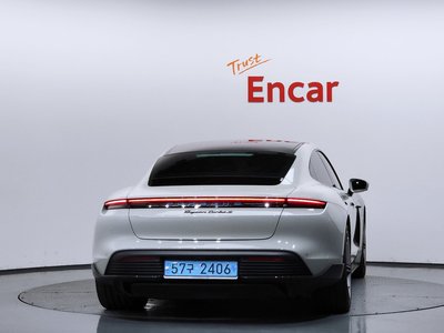 2021 Porsche TAYCAN 照片 4
