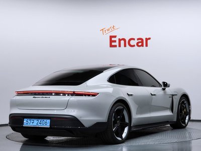2021 Porsche TAYCAN 照片 3