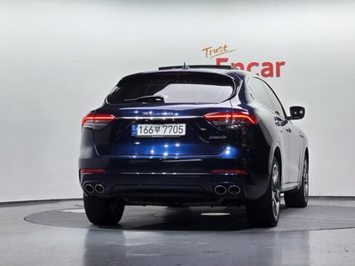 MASERATI LEVANTE - 4