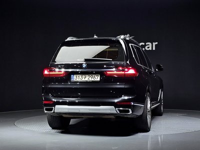 2022 BMW X7 photo 3