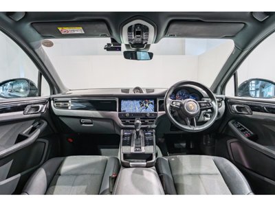 PORSCHE MACAN - 9
