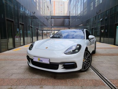 PORSCHE PANAMERA - 1