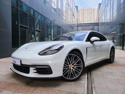 PORSCHE PANAMERA - 4