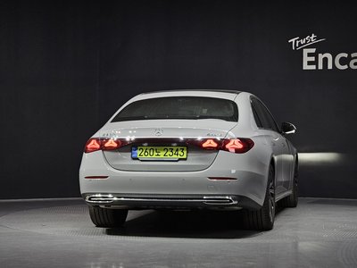 MERCEDES-BENZ E-CLASS - 3