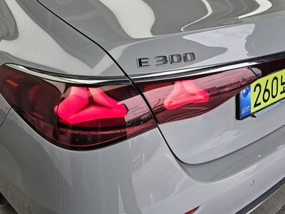 MERCEDES-BENZ E-CLASS - 10