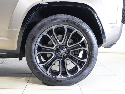 LAND ROVER DEFENDER - 9