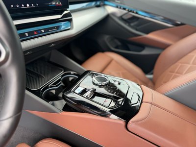 2024 BMW I5 photo 9