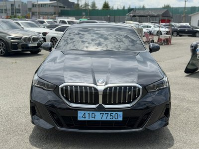 2024 BMW I5 photo 2