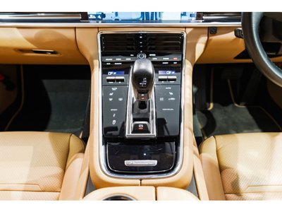 PORSCHE PANAMERA - 9