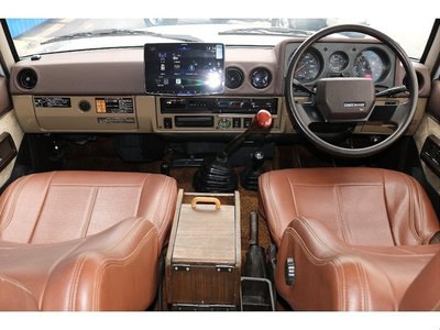 TOYOTA LAND CRUISER 60 - 2