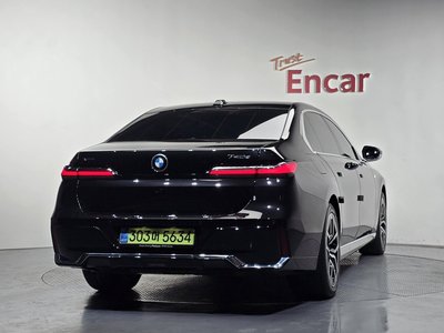 2025 BMW 7 SERIES photo 3
