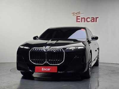 2025 BMW 7 SERIES photo 2
