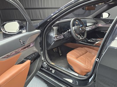2025 BMW 7 SERIES photo 10