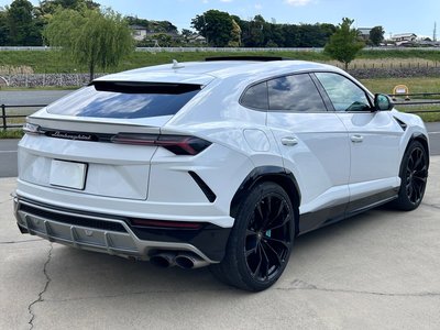 LAMBORGHINI URUS - 5