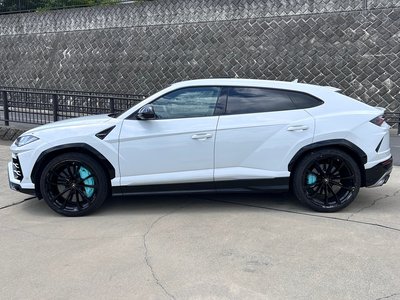 LAMBORGHINI URUS - 4