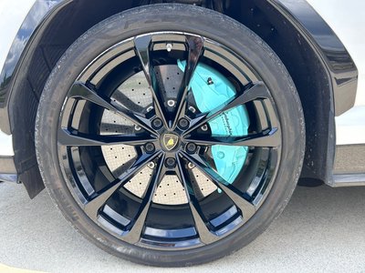 LAMBORGHINI URUS - 9