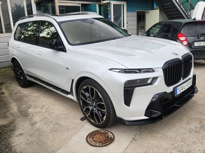 2023 BMW X7 photo 2
