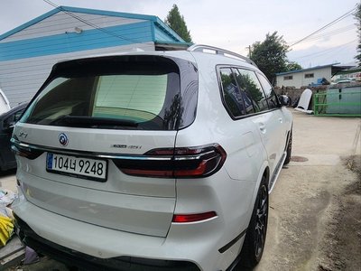 2023 BMW X7 photo 3