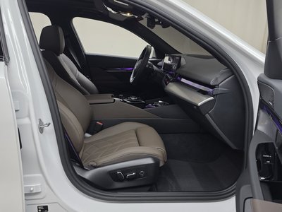 2025 BMW 5 SERIES — миниатюра 16