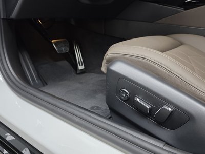 2025 BMW 5 SERIES — миниатюра 28