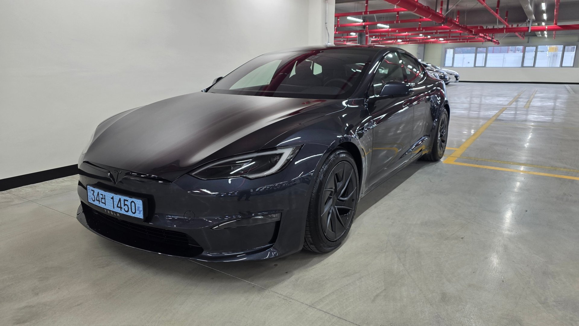 TESLA MODEL S - View 1