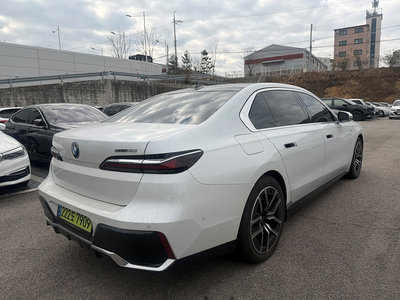 BMW I7 - 6