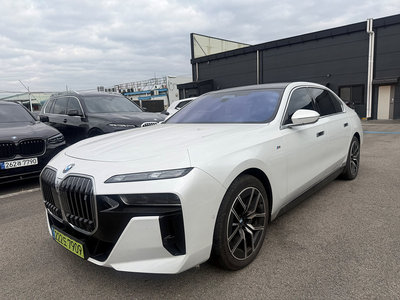 BMW I7 - 2