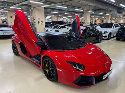 LAMBORGHINI AVENTADOR