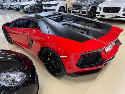 LAMBORGHINI AVENTADOR - 8