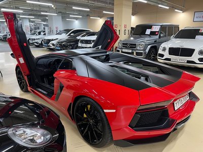 LAMBORGHINI AVENTADOR - 2